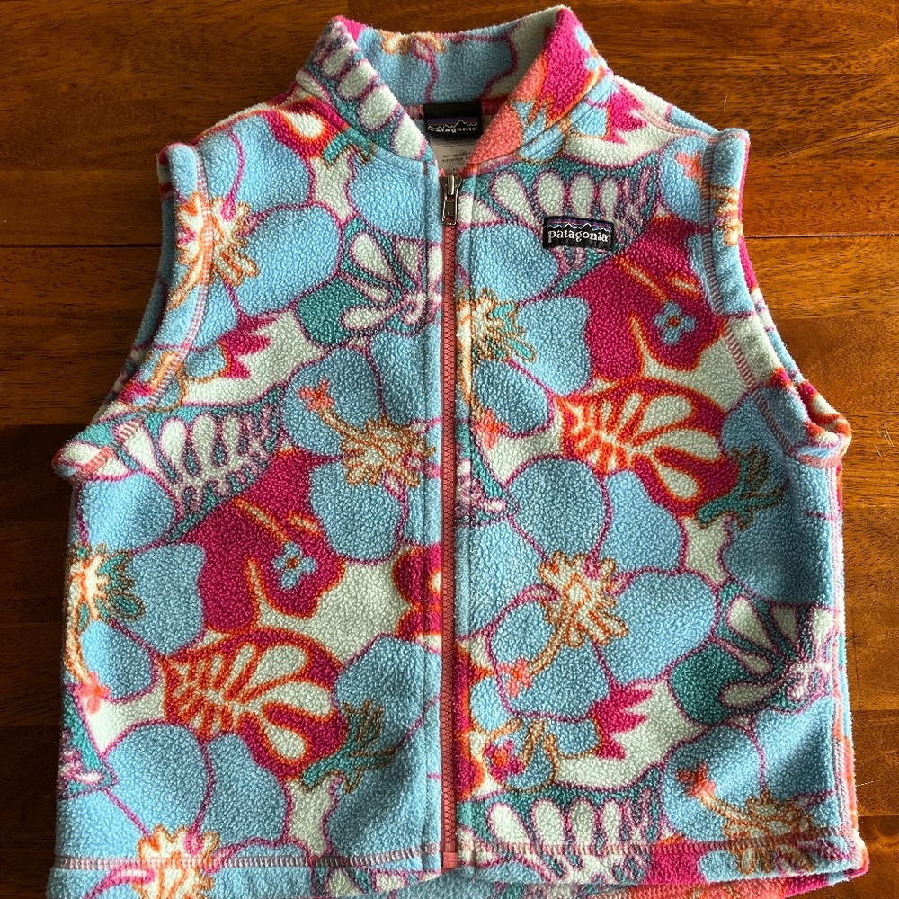Patagonia Baby Synchilla fleece vest size 3T with cute tropical print.